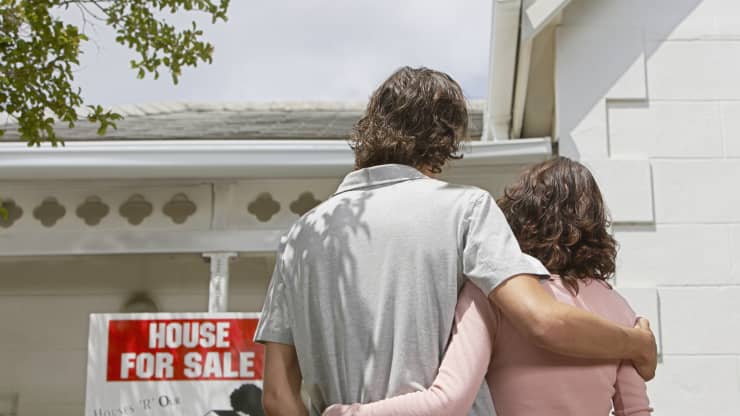 Market experts advise on what to keep an eye on a mortgage